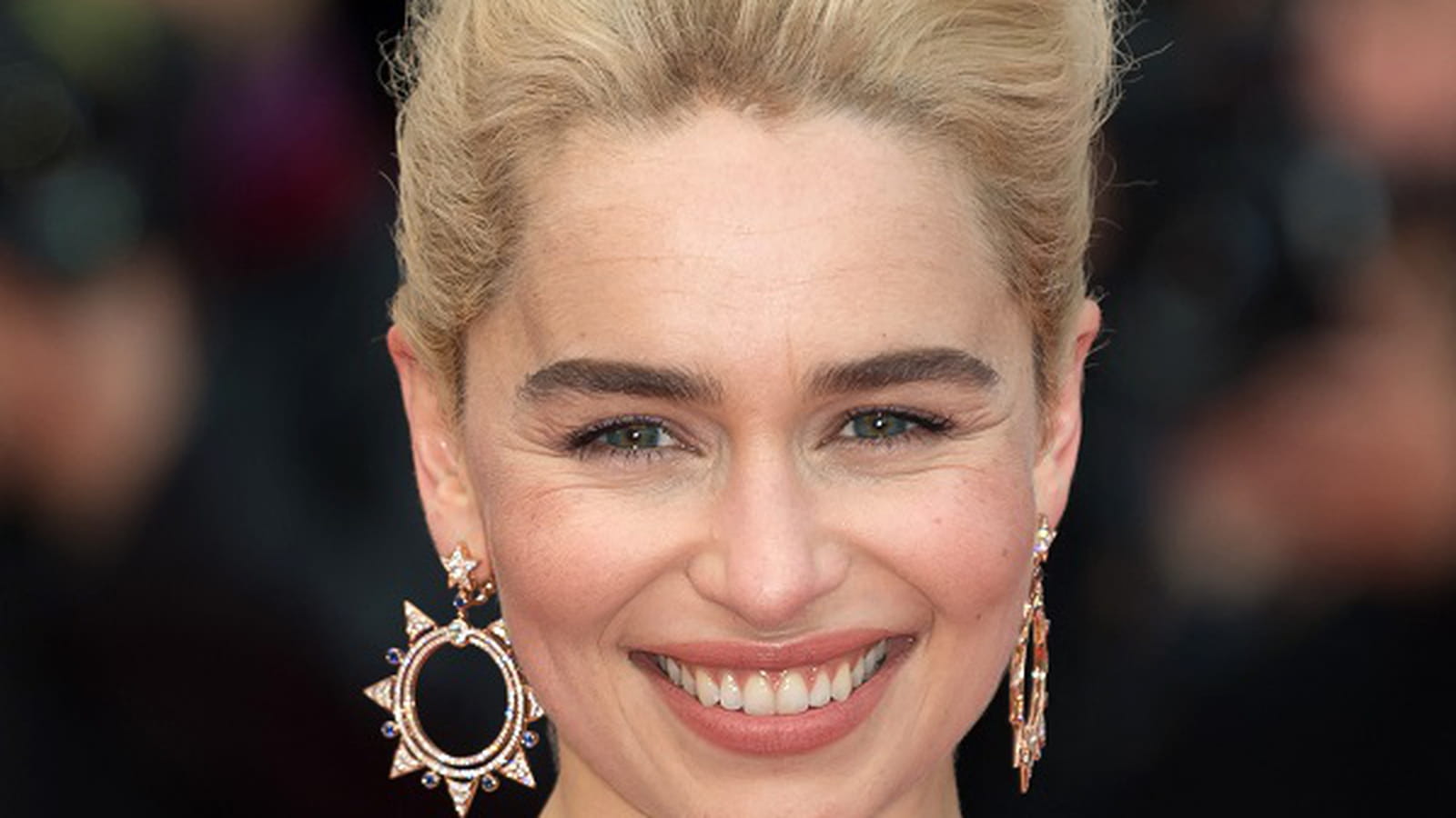 Emilia Clarke en blonde