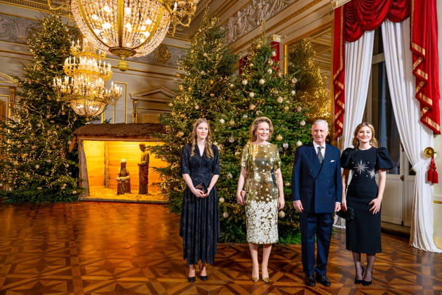 Mathilde de Belgique, entour&eacute;e de ses filles et du roi&nbsp;: f&eacute;&eacute;rique concert de No&euml;l au palais [PHOTOS]