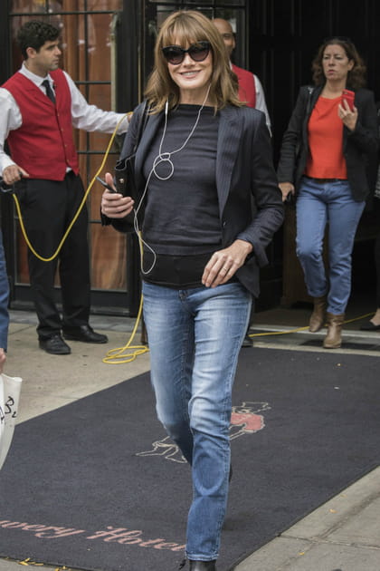 Carla Bruni-Sarkozy, jean droit