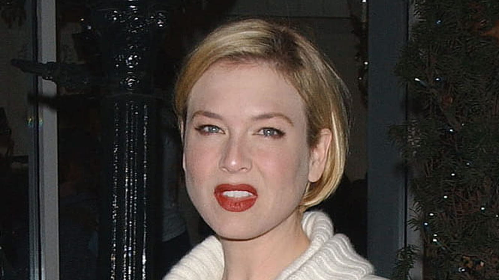 Le carré court et la bouche glamour de Renée Zellweger