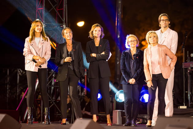 Alice Detollenaere, Isabelle Ithurburu, Evelyne Dhéliat et Camille Lacourt étaient réunis pour l'association Ruban Rose