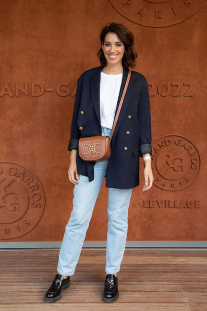 Laurie Cholewa en mocassins