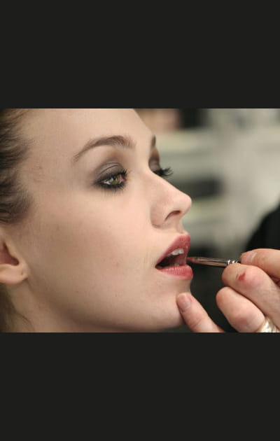 Etape 9&nbsp;: le rouge &agrave; l&egrave;vres prune violine