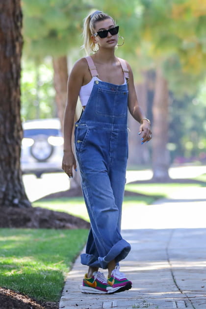 FLOP&nbsp;: Hailey Baldwin en salopette