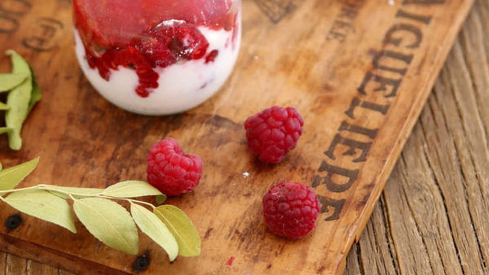 Fromage blanc, framboise et muesli
