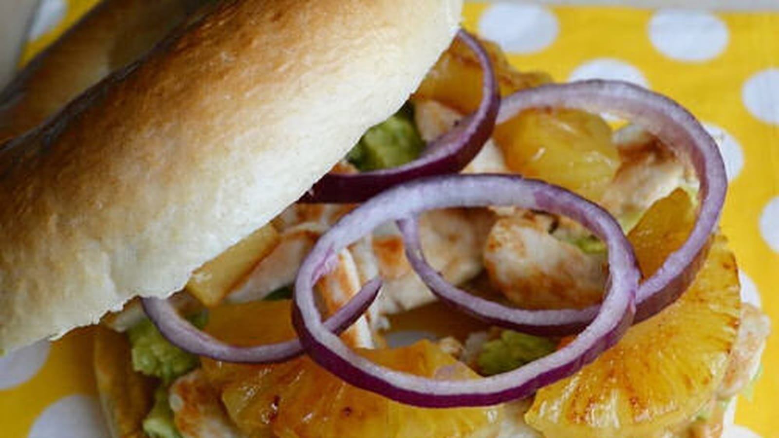 Bagel au poulet sucré-salé