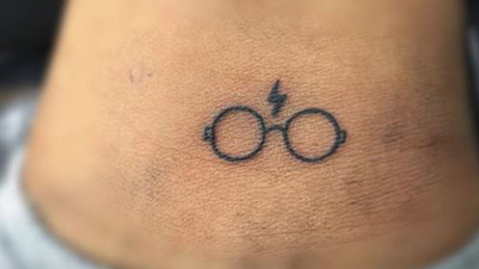 Lunettes d'Harry Potter sur la cheville
