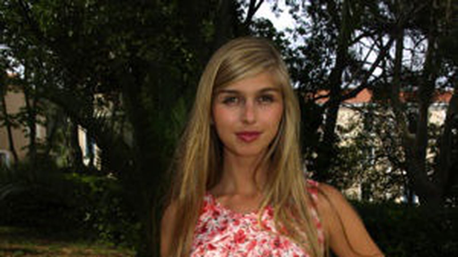 Robe fleurie corail et blanche de Molly Bracken