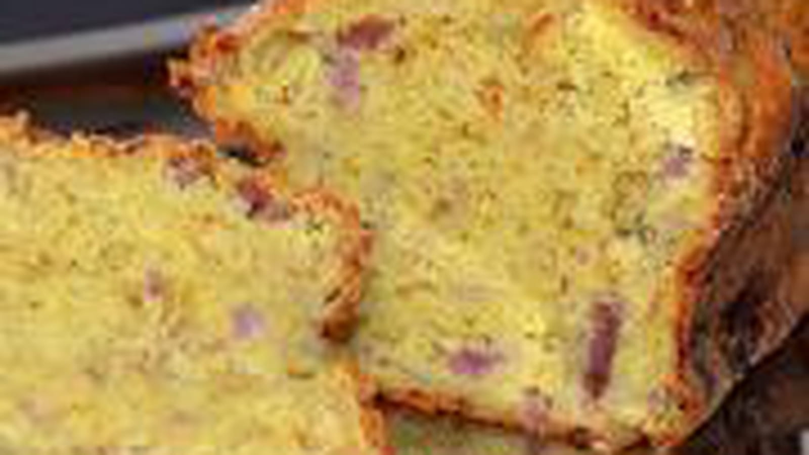 Cake aux oignons, bacon et curry