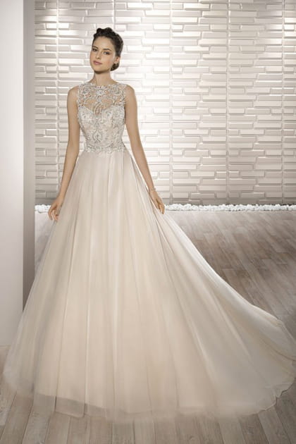 Une robe somptueuse, Demetrios