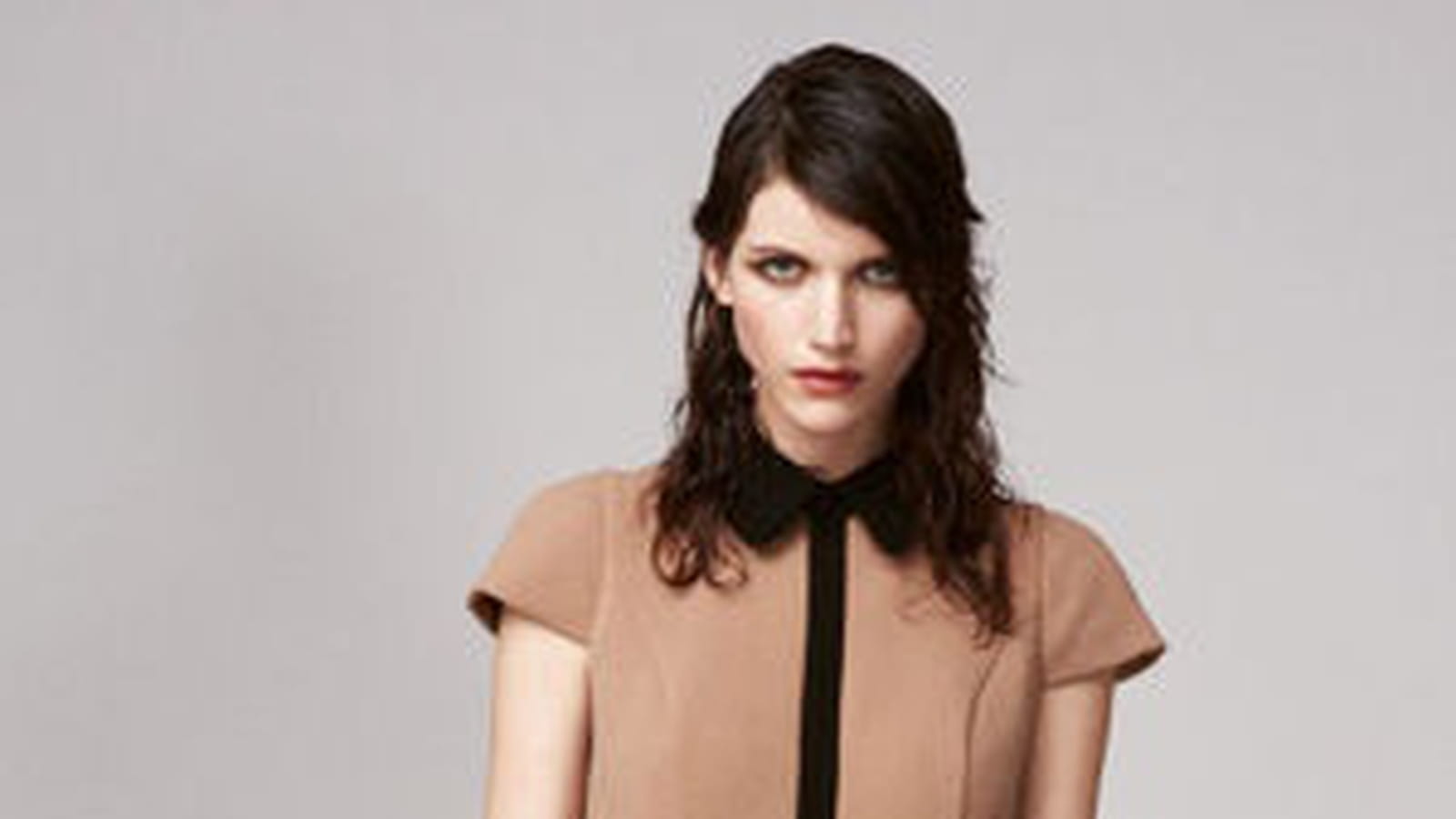 Robe beige et noire de Sinéquanone