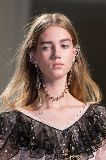 Le bijou boucles d'oreille / collier du d&eacute;fil&eacute;&nbsp;Rodarte
