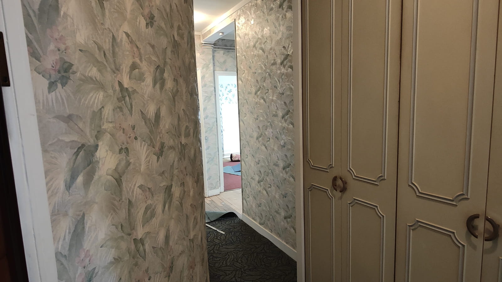 Entrée étroite 