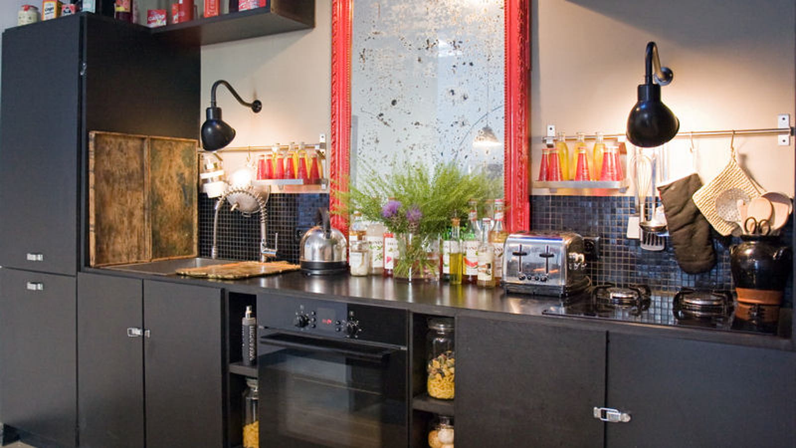 Déco cuisine noir et rouge