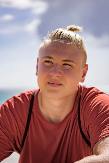 Les cheveux longs sur le dessus