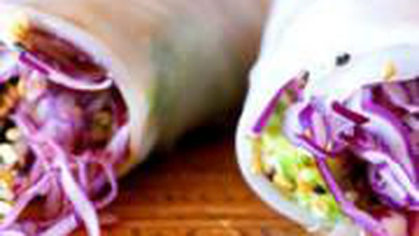 Rouleaux de printemps au chou rouge et avocat