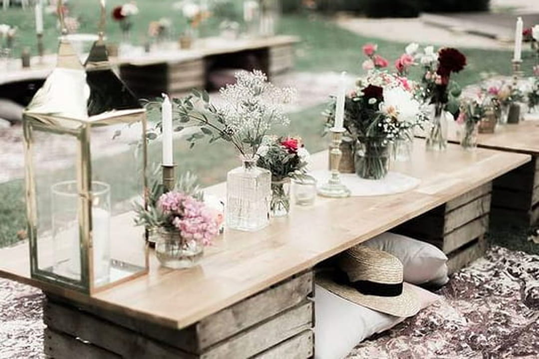Des tables palettes pour le brunch des mariés