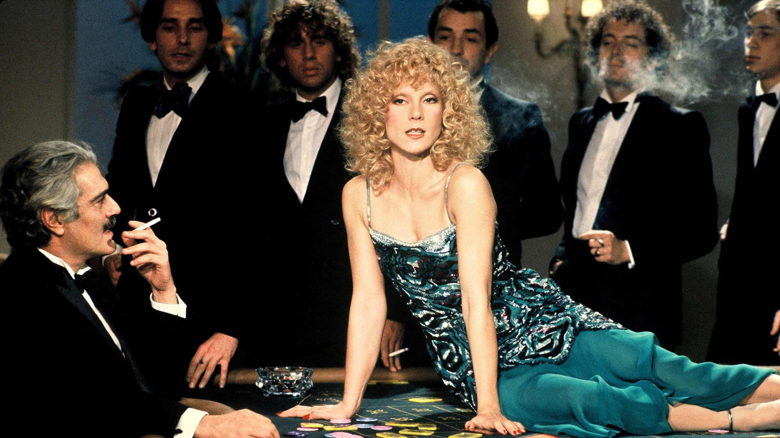 Sylvie Vartan et ses cheveux mi-long très bouclés