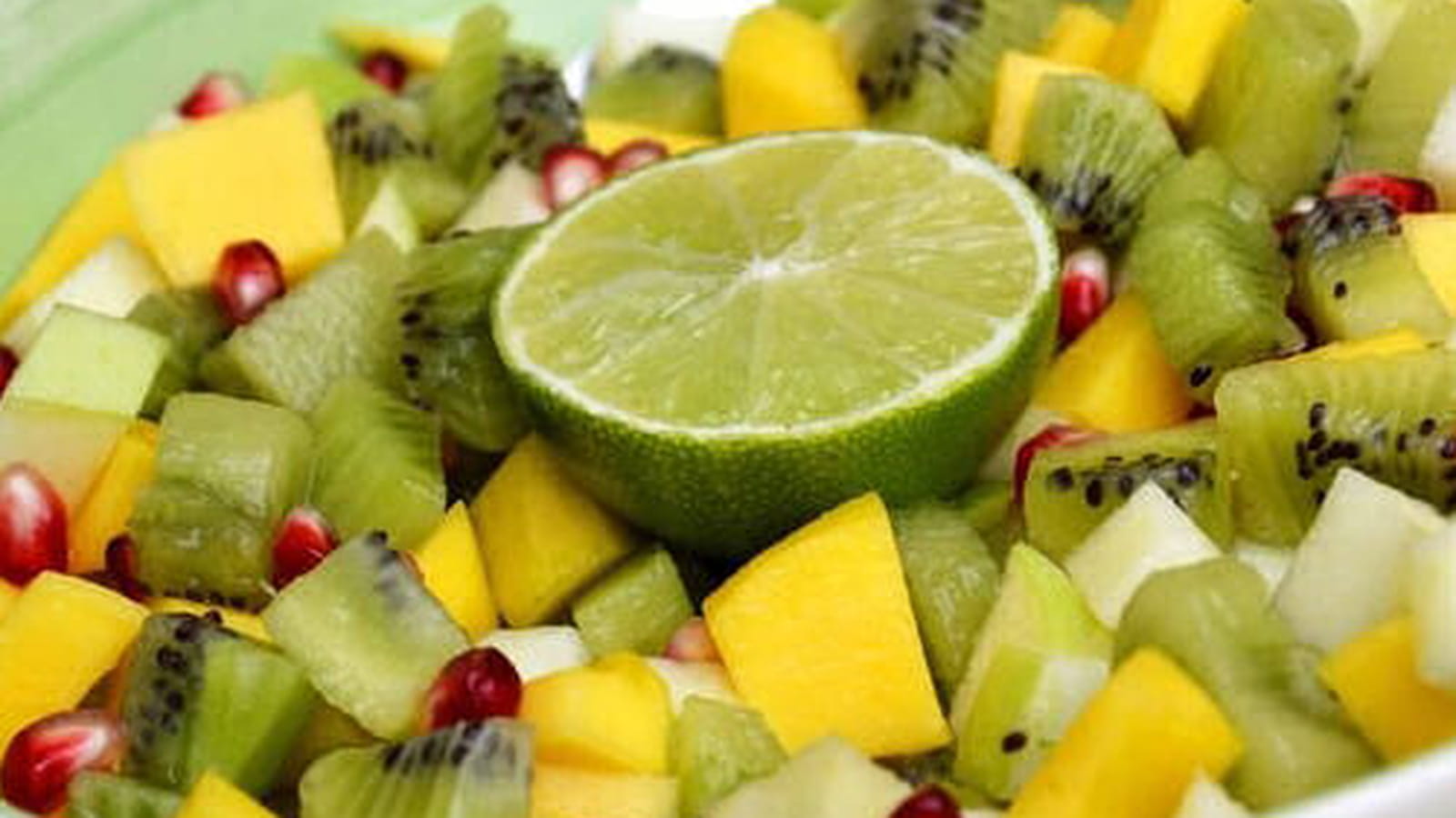 Salade de fruits mangue, grenade, kiwi