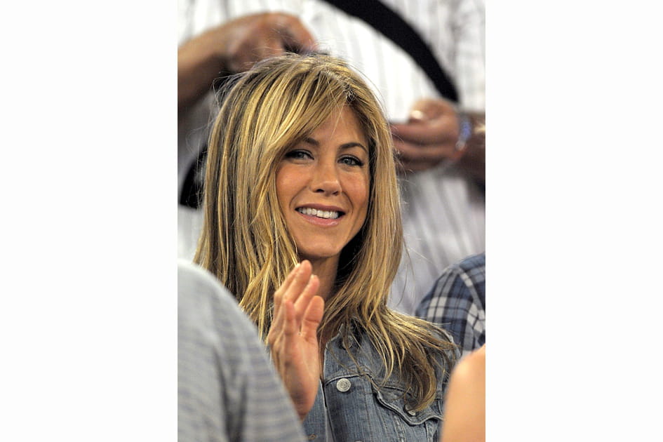 Le balayage blond et la frange de Jennifer Aniston