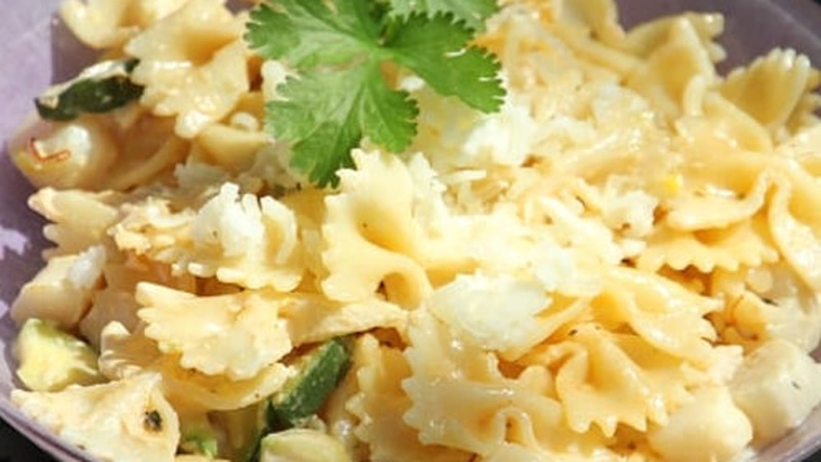 Pâtes Farfalles aux noix de pétoncles, safran et Chistera
