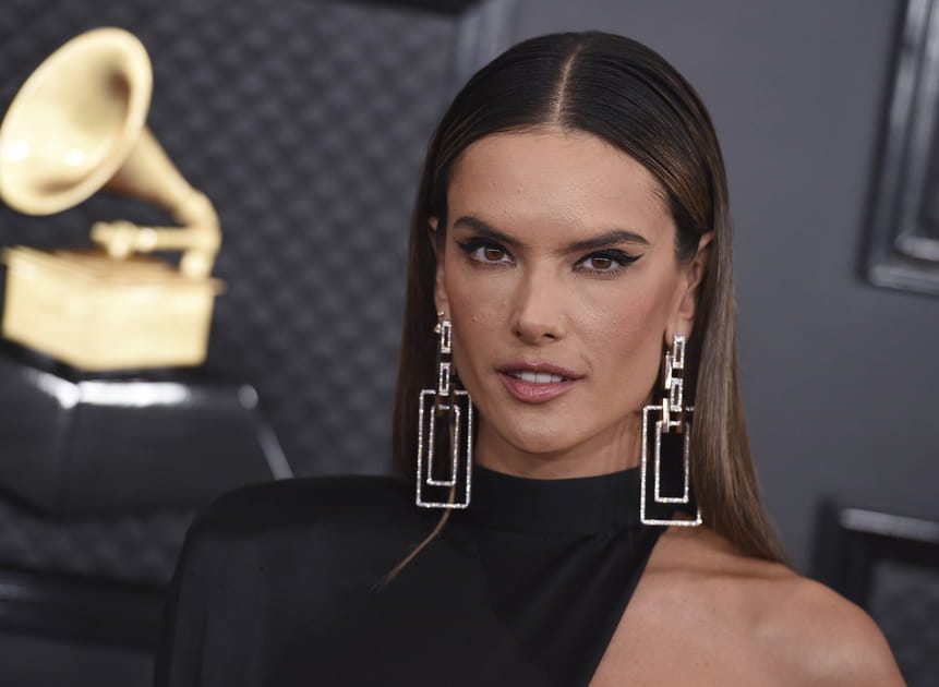 Alessandra Ambosio et ses cheveux plaqu&eacute;s