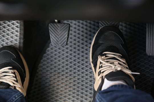 &quot;Contrairement &agrave; ce qu'on croit, il ne faut pas...&quot;&nbsp;: quand les freins l&acirc;chent sur la route, il y a une seule m&eacute;thode fiable