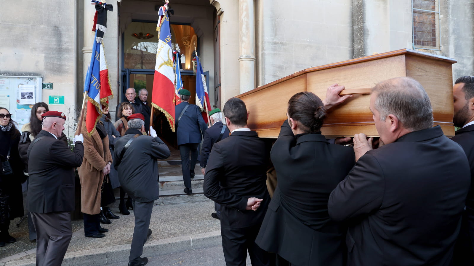 Cérémonie suivie d'un rassemblement "festif"