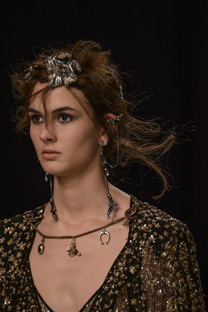 Les bijoux bucoliques du d&eacute;fil&eacute; Alexander McQueen