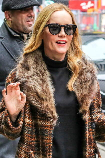 Leslie Mann en lunettes de soleil &agrave; verres transparents