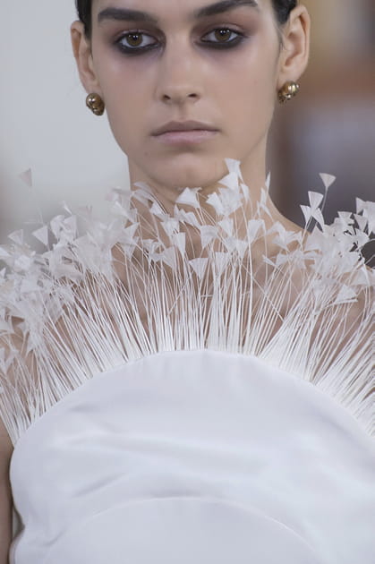 Les yeux charbonneux