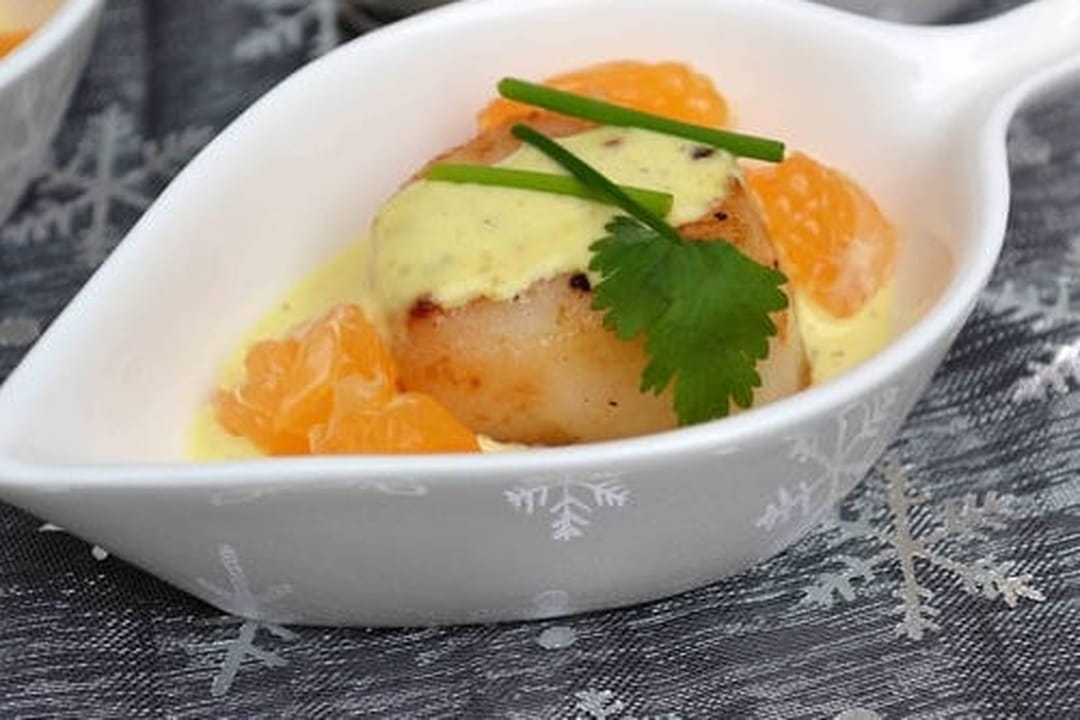 Mise en bouche de noix de Saint-Jacques snackées aux clémentines et