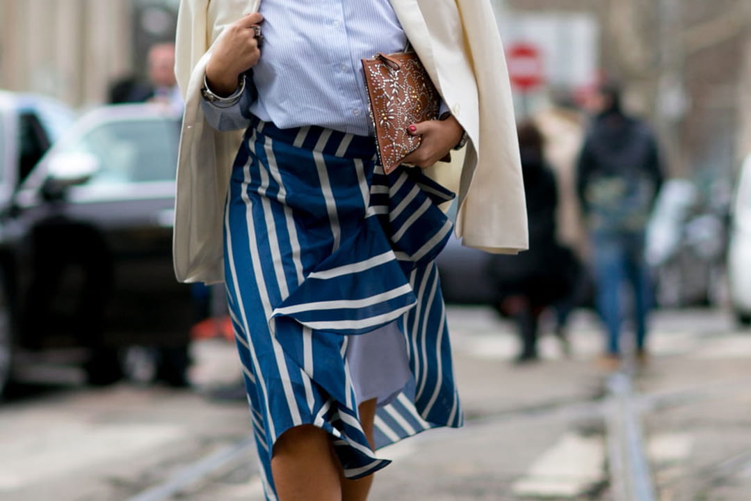 Street style à Milan : la jupe rayée