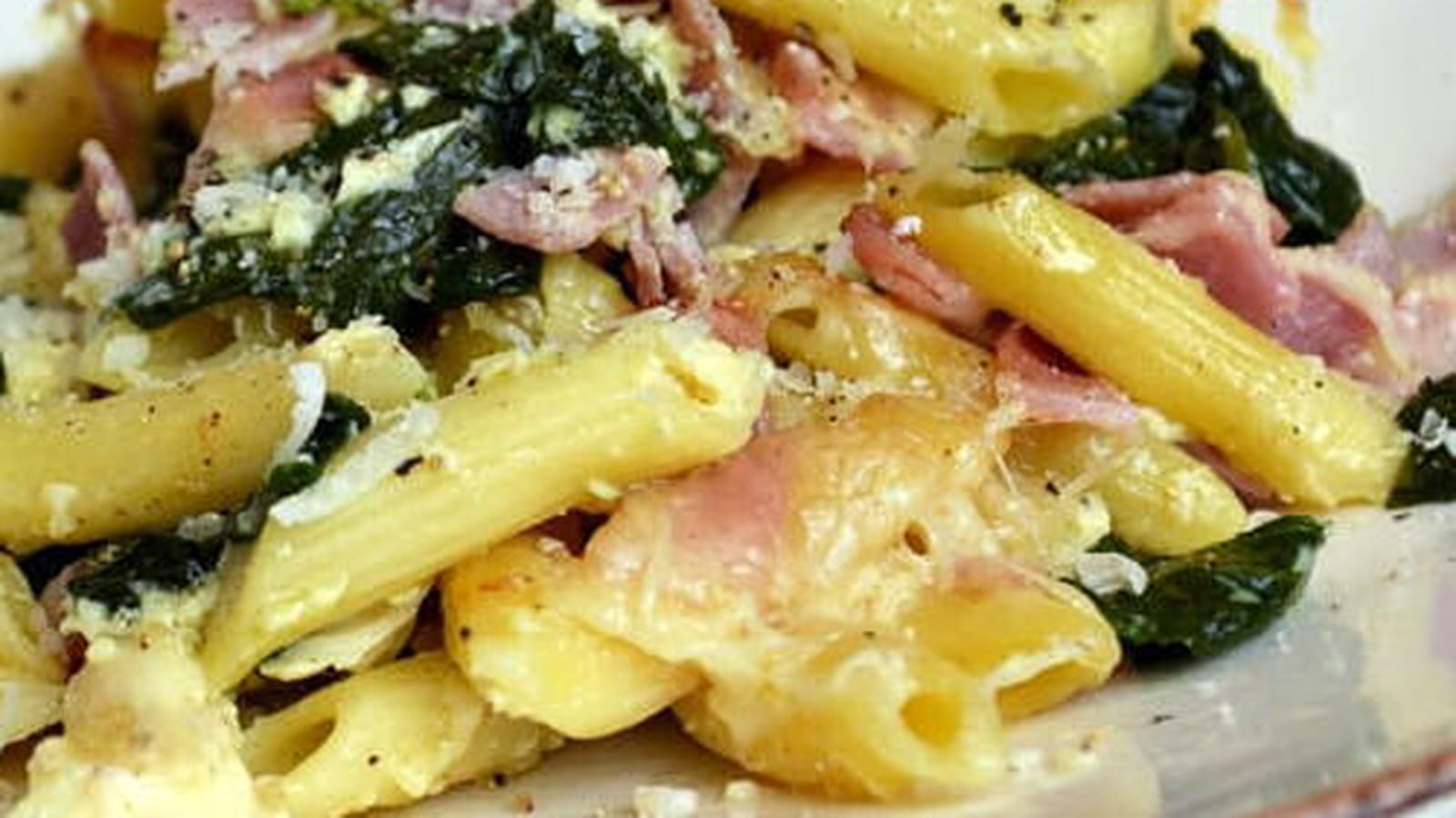 Gratin de pennes aux épinards et jambon