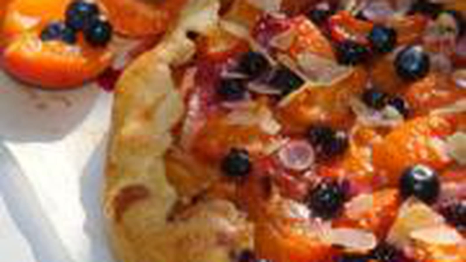 Tarte rustique abricots amandes et bleuets (myrtilles)