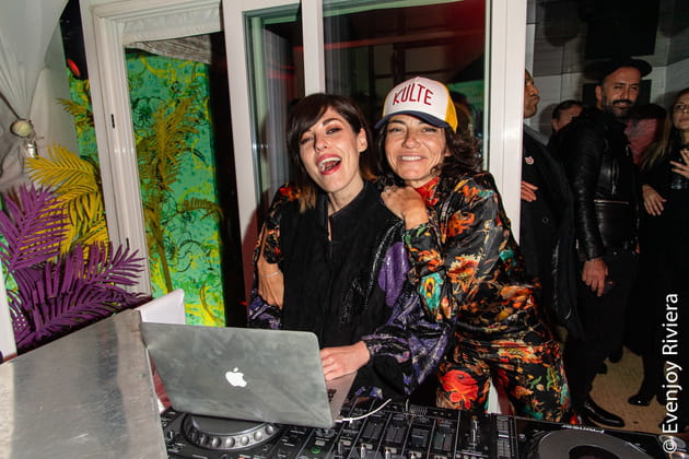 Jennifer Ayache et Sandra Sisley font la f&ecirc;te &agrave; la suite Sandra & Co, le 17&nbsp;mai