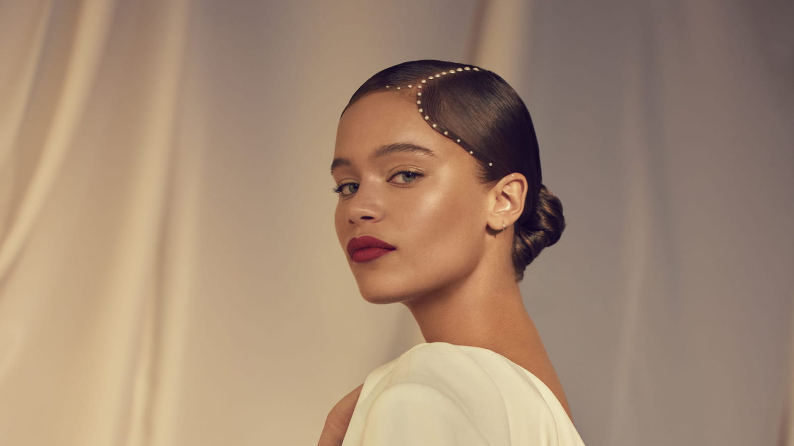 Chignon à raie perlé