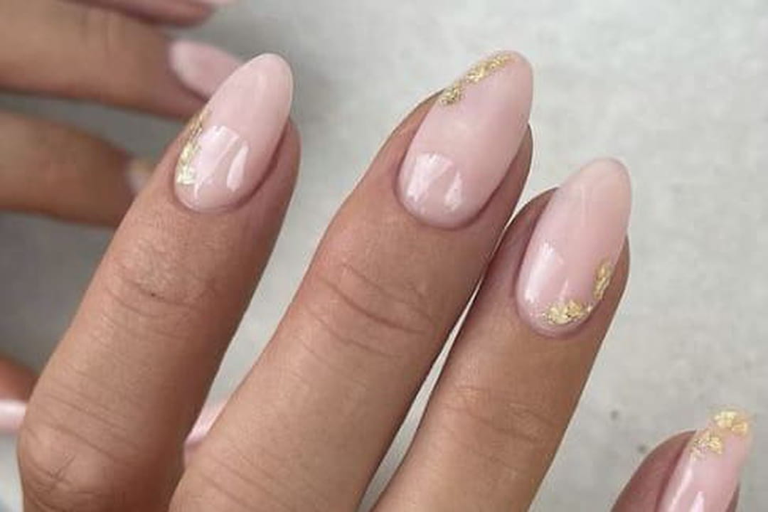 La manucure feuilles d'or