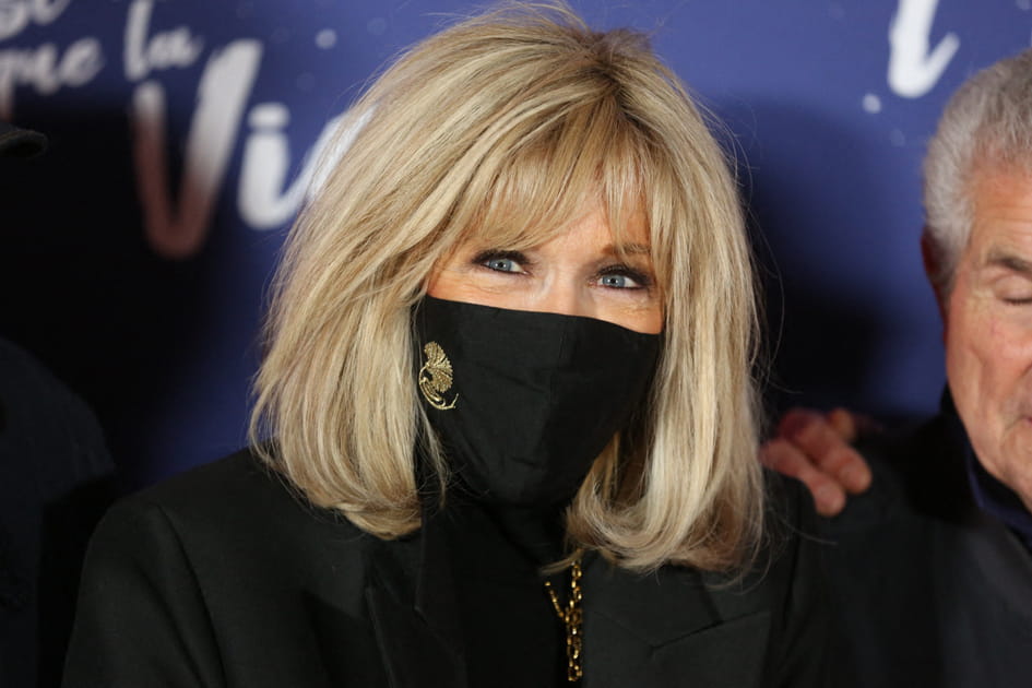 Les cils volumineux de Brigitte Macron