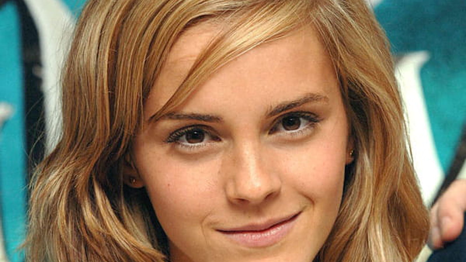 Mi-long blond