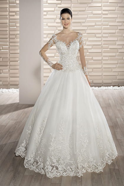 Une robe distingu&eacute;e, Demetrios