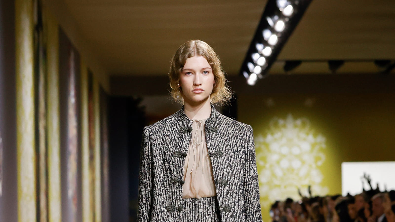 Look 19
