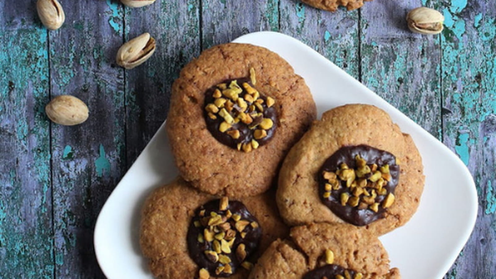 Biscuits noisettes, cœur fondant chocolat et pistaches