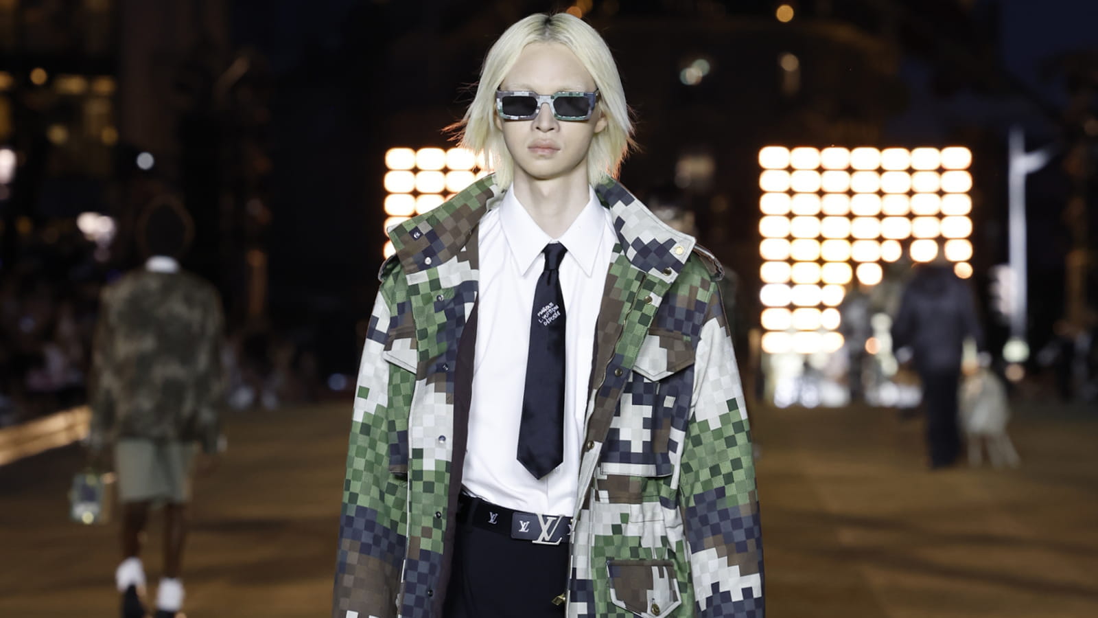 Look 11