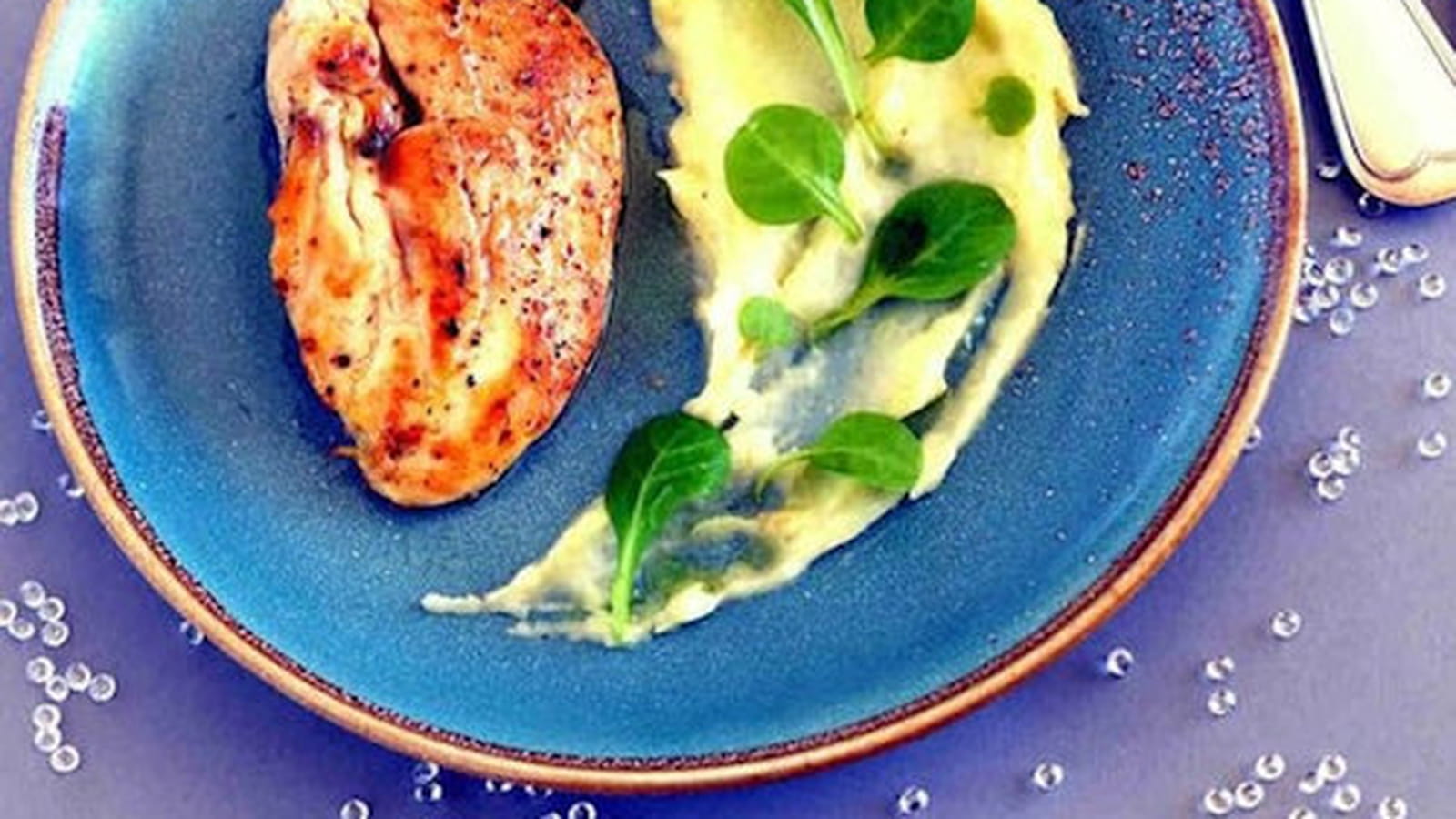 Blanc de poulet fermier et sa purée de panais à l'huile de truffe