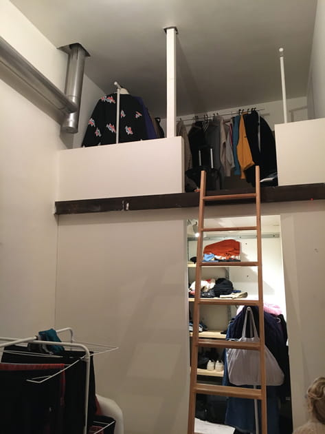 Avant&nbsp;: un dressing mezzanine peu fonctionnel et en bazar
