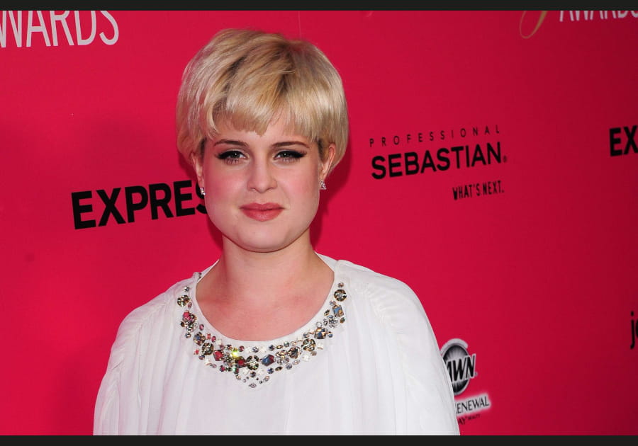 La coupe boule d&eacute;contract&eacute;e de Kelly Osbourne