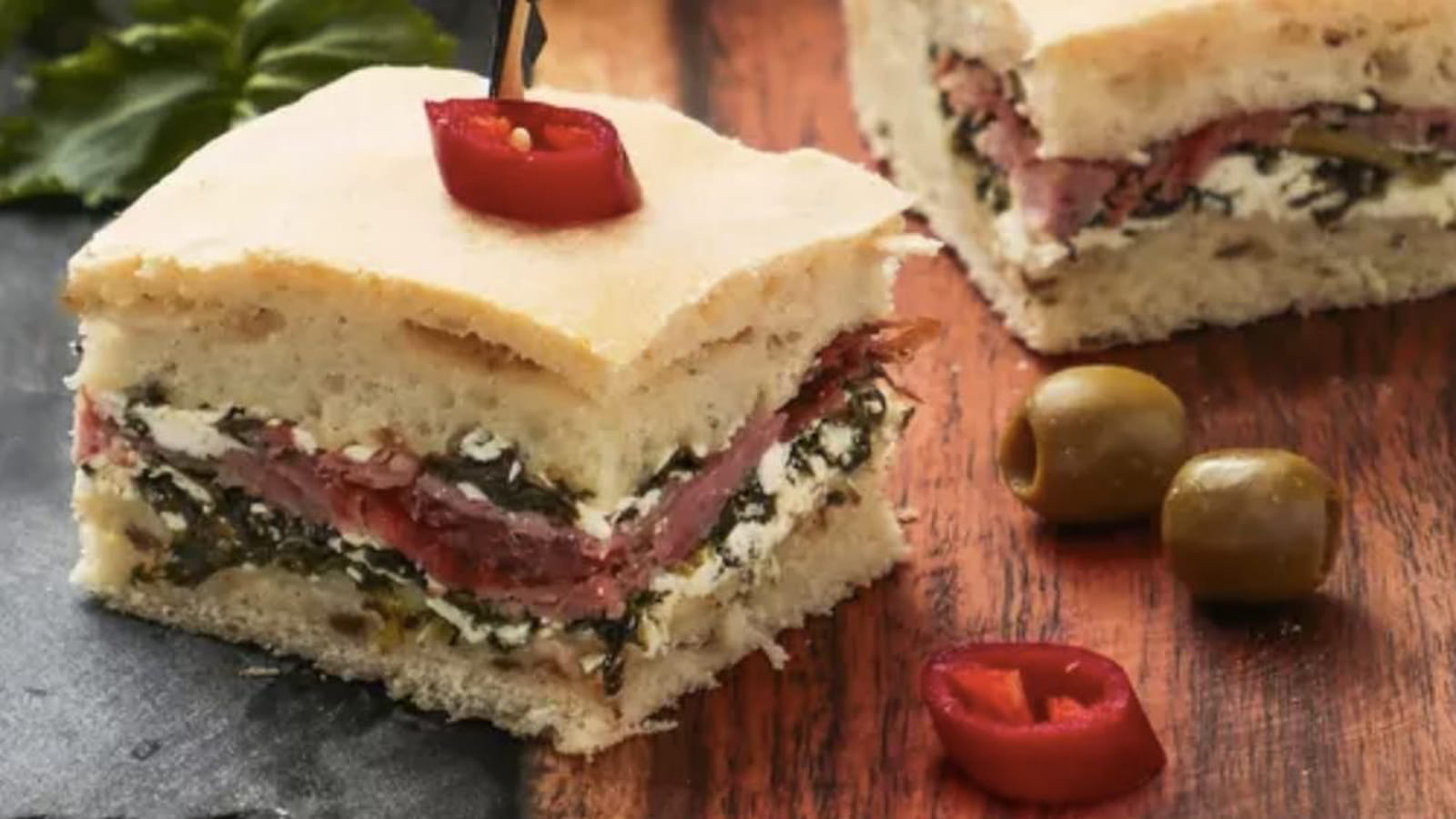 Focaccia apéritive au Jambon de Parme, brocoli et ricotta