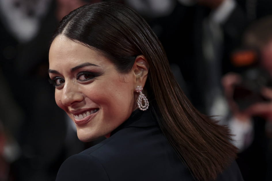 Le smoky eyes noir de Sofia Essa&iuml;di