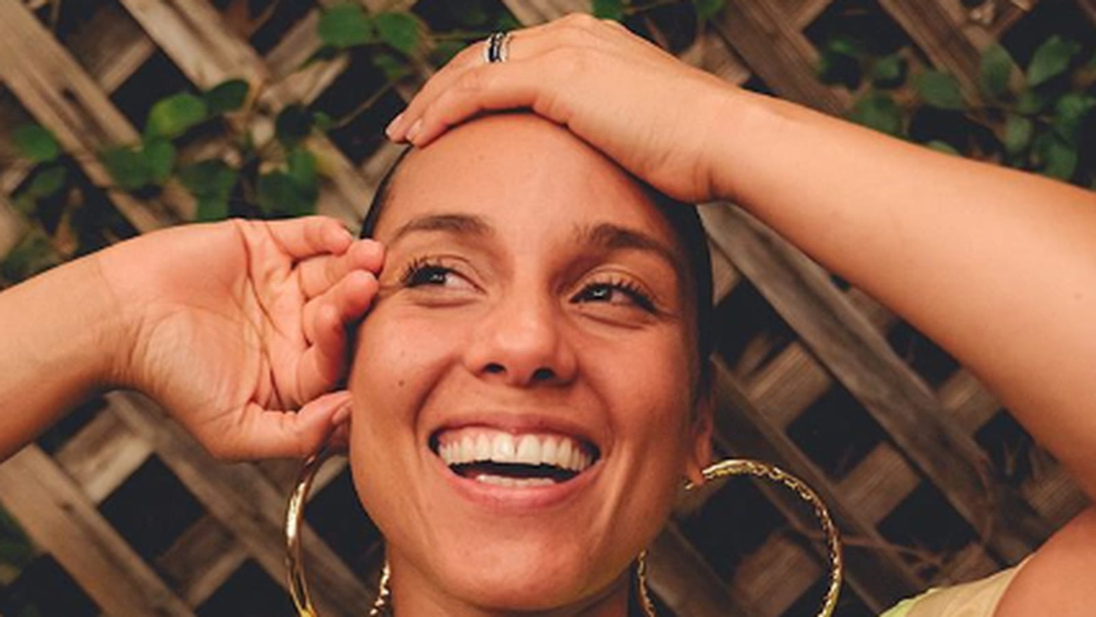 Alicia Keys et son teint naturel 